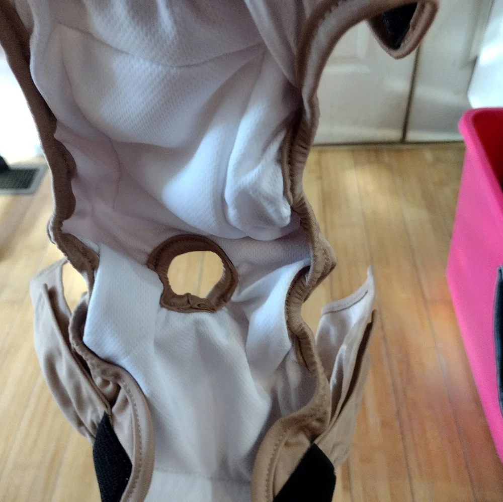 2 wegreeco washable female dog diaper skirt Set Dusty Tan & Gray Medium M Nwot